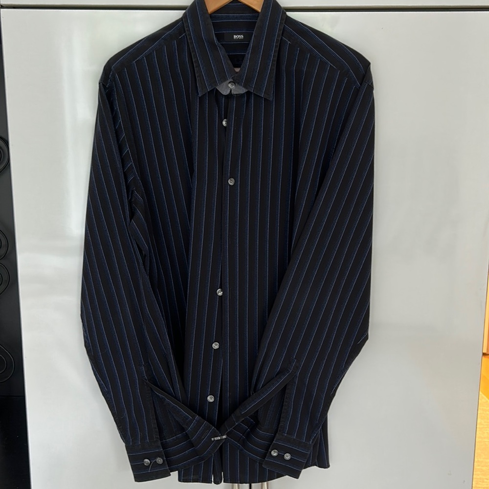 Hugo Boss men’a button down shirt blue/black striped